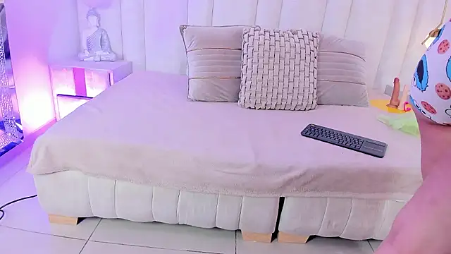 Snapshot of im_ariana_ chatting on February 22, 2026, 4:15 am im ariana online show from February 22, 2026, 4:15 am