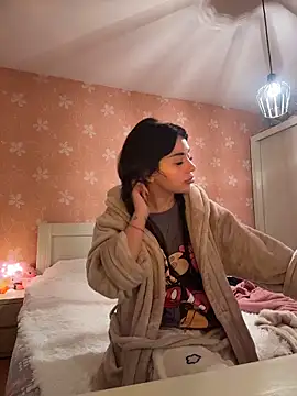 SilkyMira online show from March 5, 2026, 6:26 pm