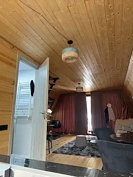 SilkyMira online show from April 19, 2026, 8:04 am