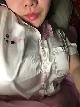 Snapshot of leo-kitty chatting on December 19, 2025, 2:19 pm leo-kitty online show from December 19, 2025, 2:19 pm