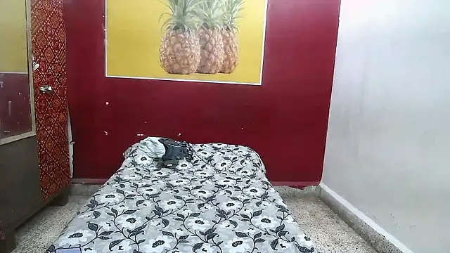 Lovelycouple25 online show from April 13, 2026, 8:29 am