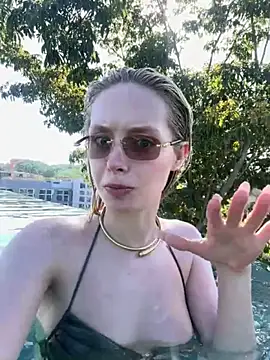 Snapshot of SunnyShiney chatting on February 12, 2026, 8:58 am SunnyShiney online show from February 12, 2026, 8:58 am