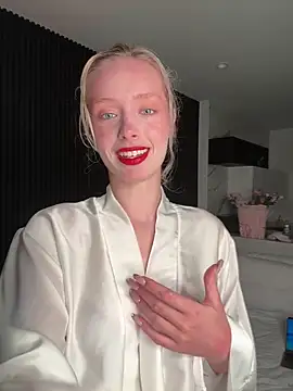 Snapshot of SunnyShiney chatting on February 14, 2026, 1:44 pm SunnyShiney online show from February 14, 2026, 1:44 pm