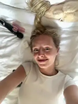 Snapshot of SunnyShiney chatting on February 24, 2026, 9:54 am SunnyShiney online show from February 24, 2026, 9:54 am