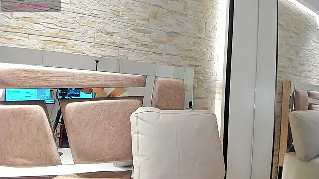 chloe cortez online show from December 14, 2025, 11:27 am