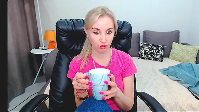 Hanna--Sweet online show from April 19, 2026, 10:38 am