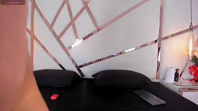 Avy rose online show from April 7, 2026, 12:07 pm