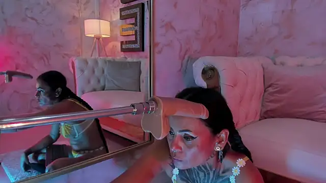 cheekybitch  online show from December 22, 2025, 1:11 pm