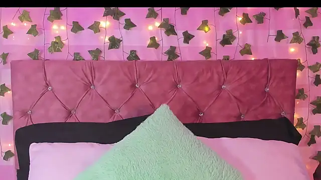 Ayla-marttinez online show from February 9, 2026, 1:47 am