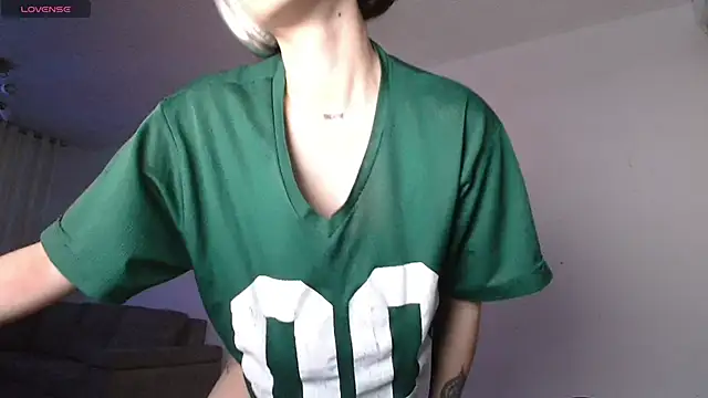 Snapshot of alina_lee chatting on April 13, 2026, 1:53 am alina lee online show from April 13, 2026, 1:53 am