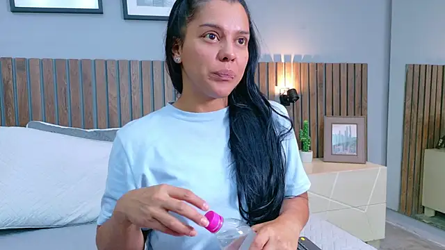 Mia Bellefort online show from February 21, 2026, 8:11 pm