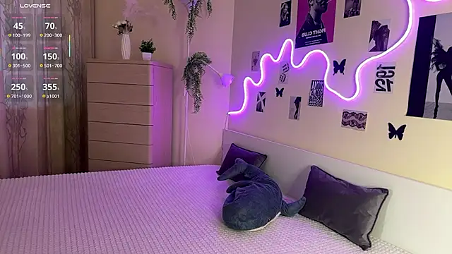 DreamyPalace online show from February 13, 2026, 1:22 pm