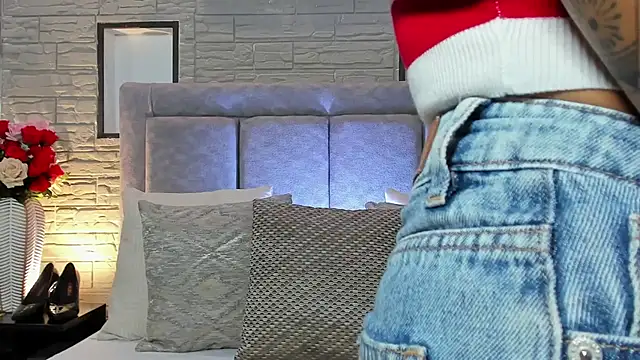 Snapshot of LanaRouse chatting on February 23, 2026, 11:05 pm LanaRouse online show from February 23, 2026, 11:05 pm