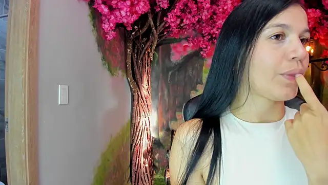 marahanson  online show from December 17, 2025, 11:59 am