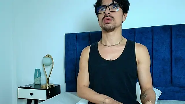 Ethan Briggs online show from December 19, 2025, 5:21 am