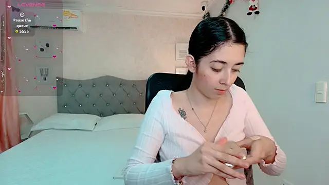 emmalove doll online show from January 5, 2026, 8:12 pm