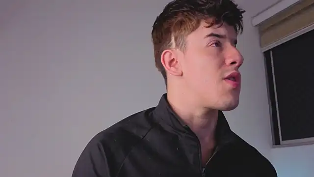 maxxcooper1 online show from December 18, 2025, 7:35 am