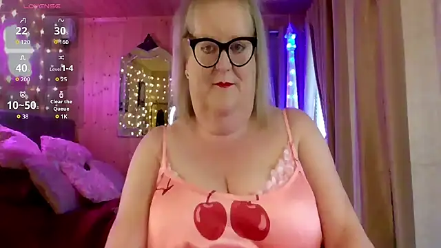 Curvy-Irish-CrystalX online show from April 15, 2026, 11:27 am