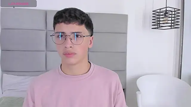 JoshClaarktt online show from March 17, 2026, 4:04 am