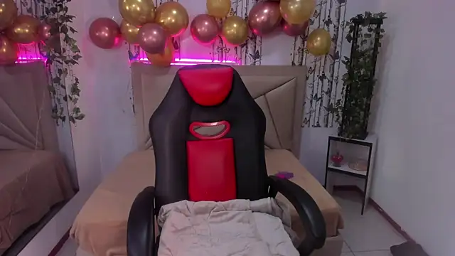 valeria dark  online show from April 15, 2026, 8:53 pm