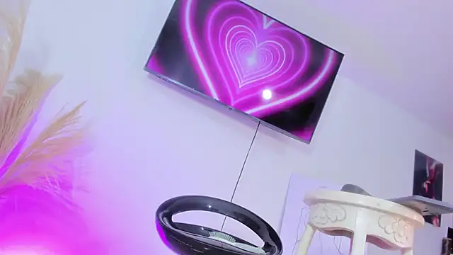 Camila saaenz online show from April 1, 2026, 12:35 am