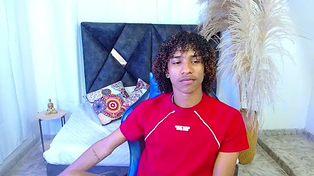 angelll18  online show from February 16, 2026, 9:13 pm