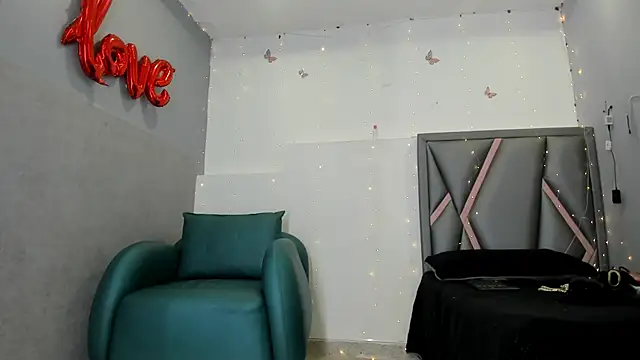 Snapshot of Esterlindez chatting on July 21, 2026, 8:32 pm Esterlindez online show from July 21, 2026, 8:32 pm
