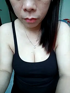 Snapshot of -Lisa_ chatting on April 7, 2026, 2:24 am -Lisa online show from April 7, 2026, 2:24 am