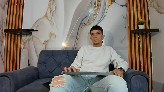 Snapshot of Straight_Guy22 chatting on December 22, 2025, 4:12 am Straight Guy22 online show from December 22, 2025, 4:12 am