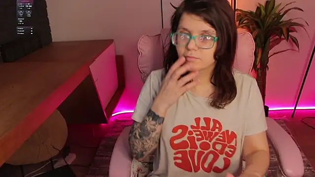 Ariell Mini online show from March 18, 2026, 1:02 pm