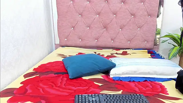 Jazmin040  online show from January 10, 2026, 11:38 am