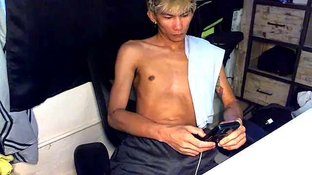 jhaycobXgarcia online show from April 4, 2026, 12:28 am