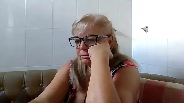 Snapshot of LinaLight88 chatting on July 31, 2026, 10:47 am LinaLight88 online show from July 31, 2026, 10:47 am