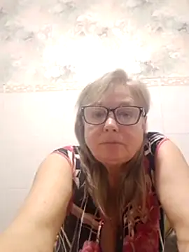 Snapshot of LinaLight88 chatting on February 3, 2026, 8:58 pm LinaLight88 online show from February 3, 2026, 8:58 pm