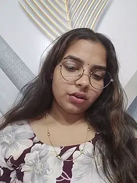 Snapshot of Himani_0122 chatting on July 6, 2026, 5:04 pm Himani 0122 online show from July 6, 2026, 5:04 pm