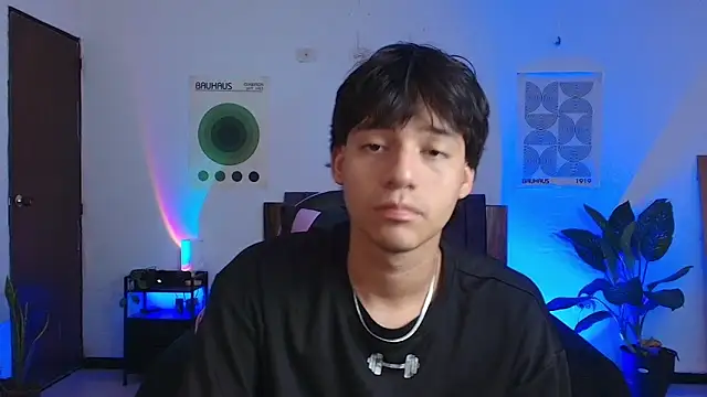 CrisotpherMoretti online show from December 18, 2025, 5:28 pm