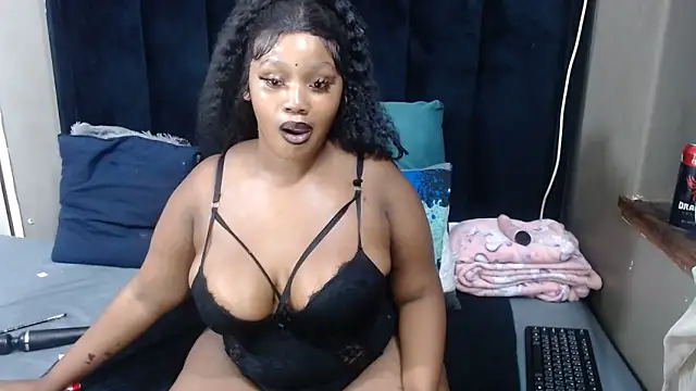 Snapshot of THICKBARBIE32 chatting on May 13, 2026, 10:50 pm THICKBARBIE32 online show from May 13, 2026, 10:50 pm