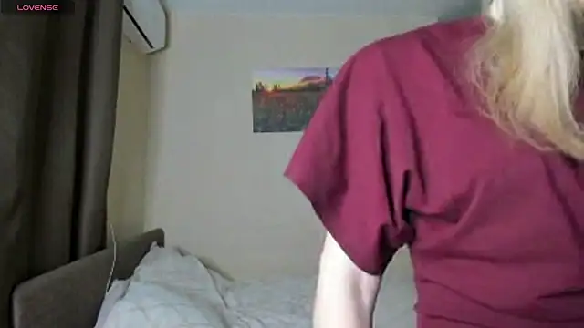 Snapshot of SkyeDavis chatting on February 1, 2026, 8:07 pm SkyeDavis online show from February 1, 2026, 8:07 pm