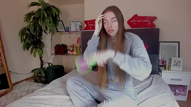 AdrianaCult online show from January 12, 2026, 6:20 am