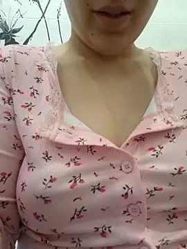 Snapshot of Emilyhomegirl1 chatting on December 19, 2025, 7:33 am Emilyhomegirl1 online show from December 19, 2025, 7:33 am