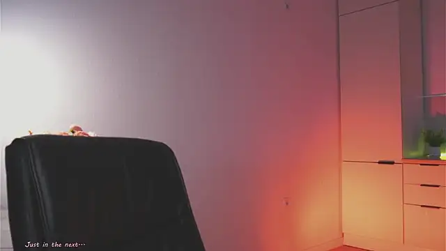 Leyla crsh online show from April 18, 2026, 5:10 am