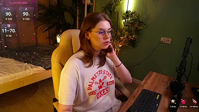 Snapshot of Alison_Doody chatting on February 9, 2026, 7:50 am Alison Doody online show from February 9, 2026, 7:50 am