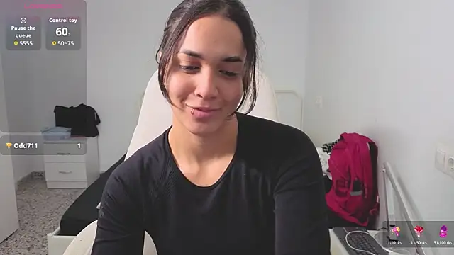 Snapshot of MiaMorenoo chatting on January 5, 2026, 6:33 pm MiaMorenoo online show from January 5, 2026, 6:33 pm