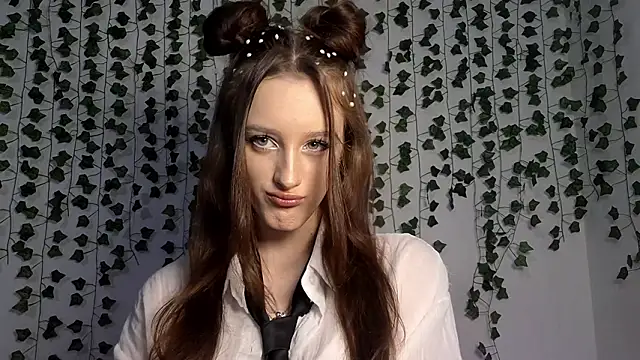 Snapshot of LisaBoddy chatting on February 10, 2026, 12:37 pm LisaBoddy online show from February 10, 2026, 12:37 pm