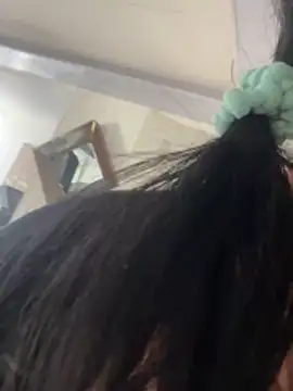 sophie-honey online show from December 19, 2025, 2:52 pm