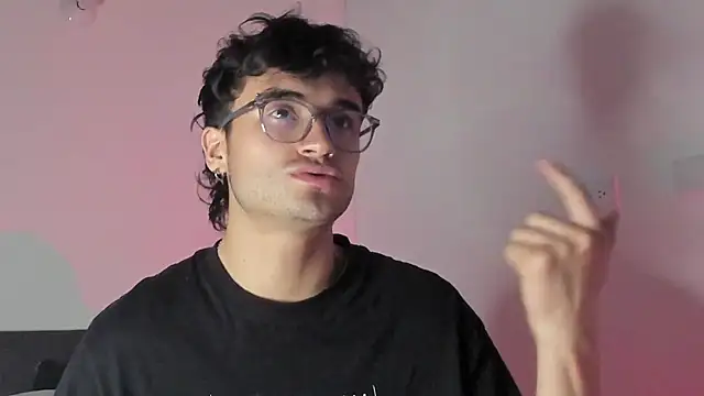 Snapshot of charlie_dicker chatting on February 2, 2026, 1:26 am charlie dicker online show from February 2, 2026, 1:26 am