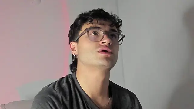 Snapshot of charlie_dicker chatting on February 3, 2026, 1:05 am charlie dicker online show from February 3, 2026, 1:05 am