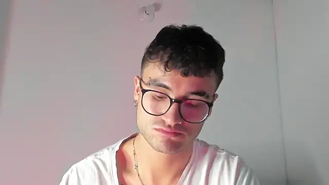 Snapshot of charlie_dicker chatting on February 18, 2026, 12:19 am charlie dicker online show from February 18, 2026, 12:19 am