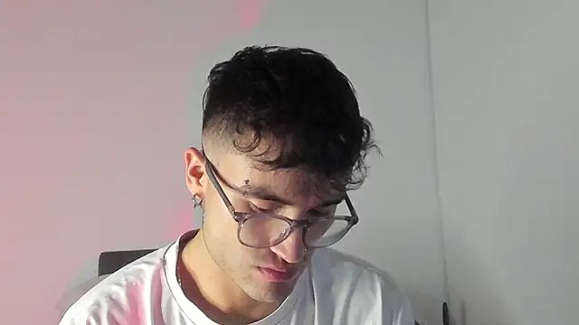 Snapshot of charlie_dicker chatting on February 13, 2026, 11:38 pm charlie dicker online show from February 13, 2026, 11:38 pm