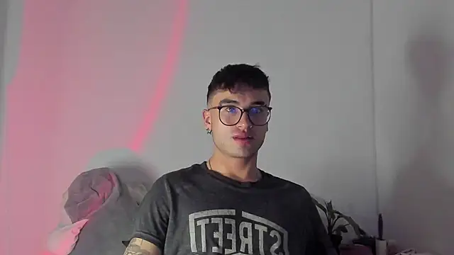 Snapshot of charlie_dicker chatting on February 12, 2026, 1:05 am charlie dicker online show from February 12, 2026, 1:05 am